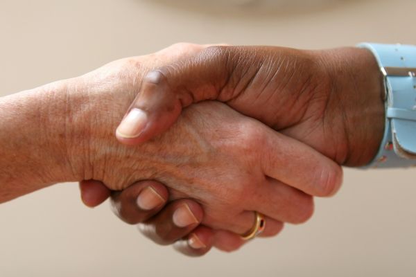 handshake agreeing a deal